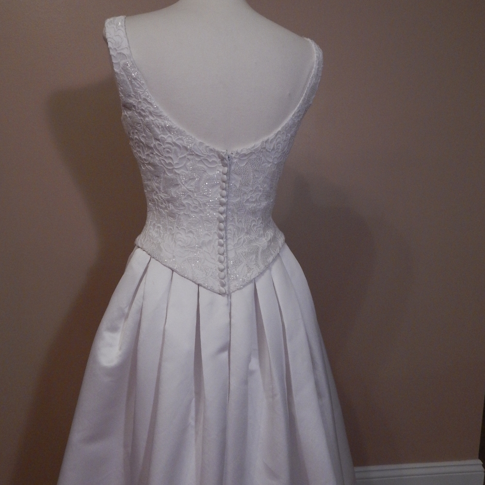 Wedding gown - Picture 3 of 4